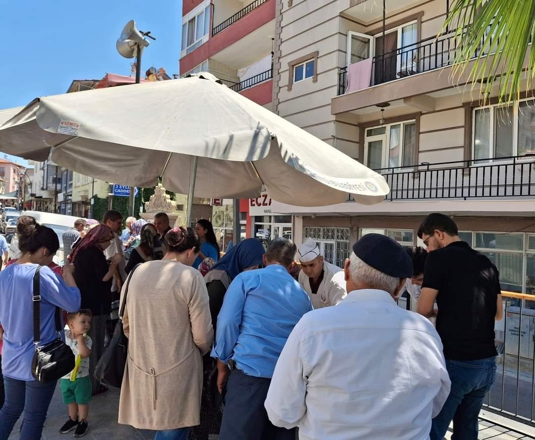 Selendi Ülkü Ocakları’ndan aşure hayrı
