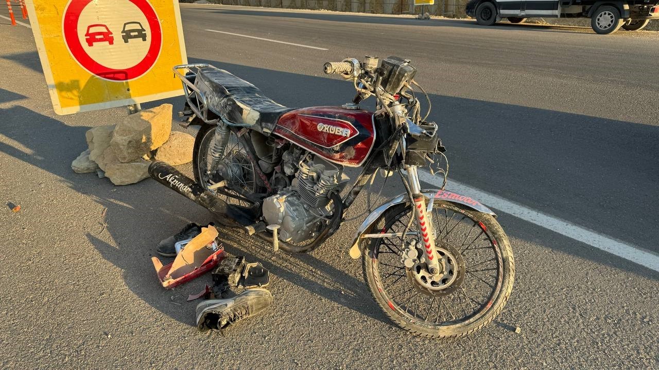 Kilis’te motosiklet ile hafriyat kamyonu çarpıştı: 1 ağır yaralı
