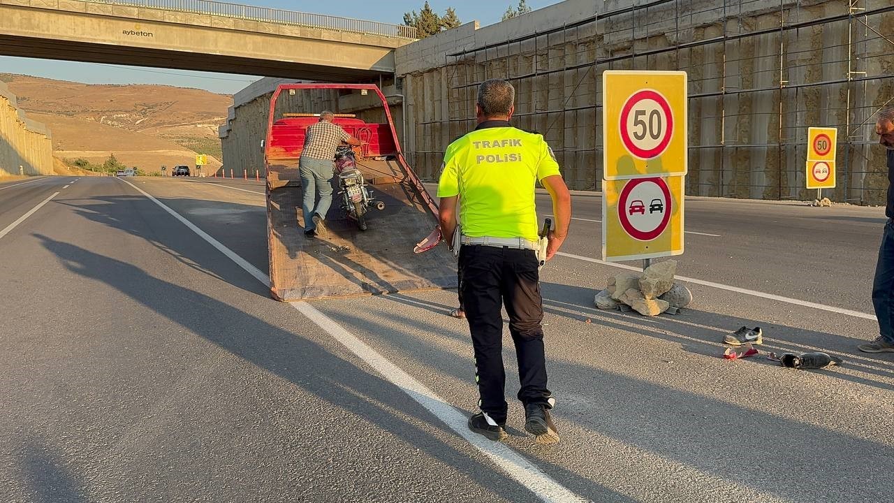 Kilis’te motosiklet ile hafriyat kamyonu çarpıştı: 1 ağır yaralı
