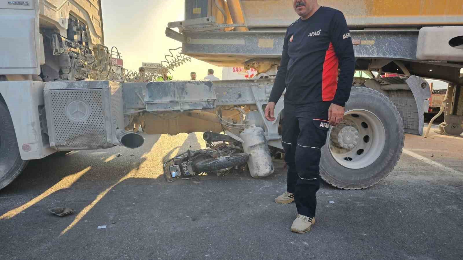 Kilis’te motosiklet ile hafriyat kamyonu çarpıştı: 1 ağır yaralı
