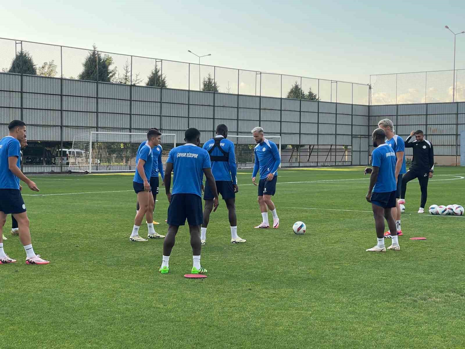 Çaykur Rizespor, Rize’de hazırlıklarına devam ediyor
