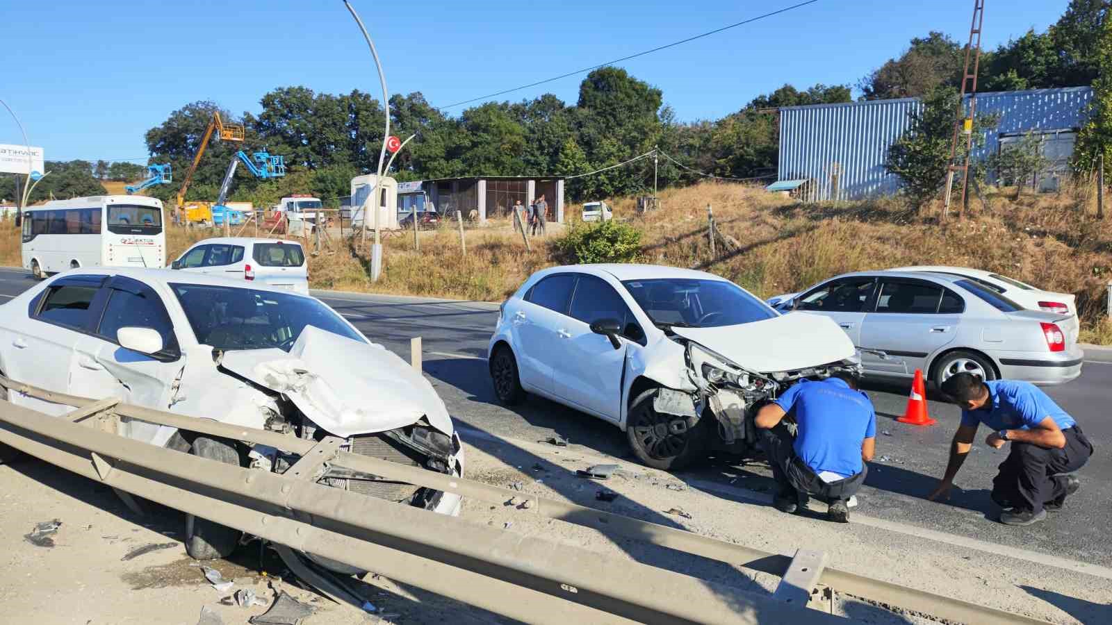 Makas atan kamyon kazaya sebep oldu: 2 yaralı
