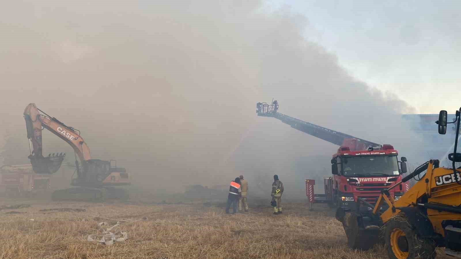 Avcılar’da fabrikada çıkan yangının ektisi günün aydınlanmasıyla ortaya çıktı
