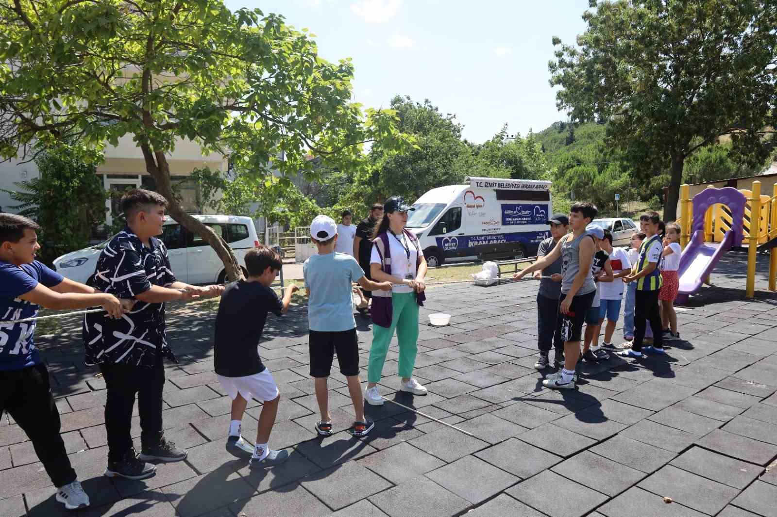 Çocuklar etkinliklerle eğleniyor
