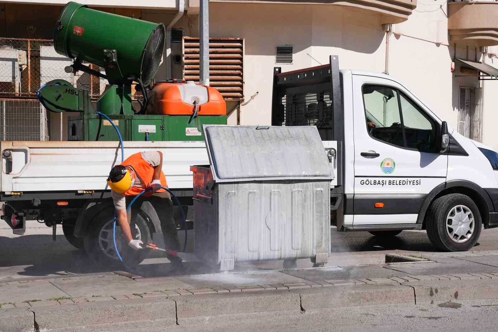 Gölbaşı’nda sineklere karşı ilaçlama çalışmaları
