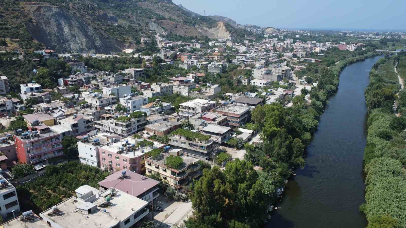 Eşinin itirazına rağmen kararından vazgeçmeyerek ilçenin tek kadın muhtarı oldu
