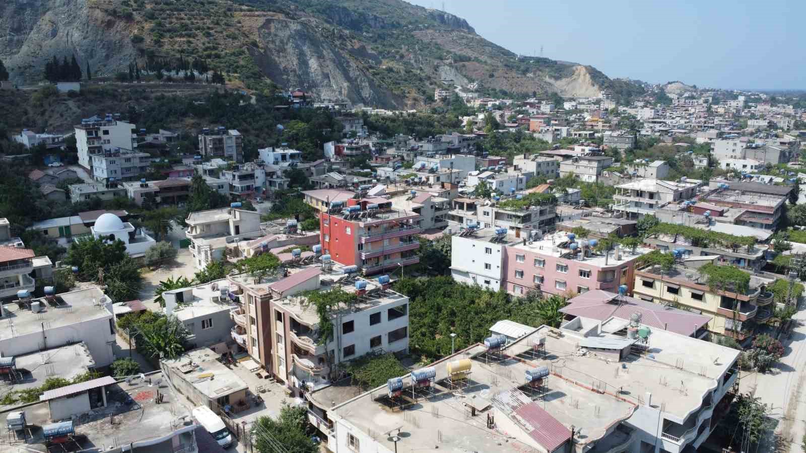 Eşinin itirazına rağmen kararından vazgeçmeyerek ilçenin tek kadın muhtarı oldu
