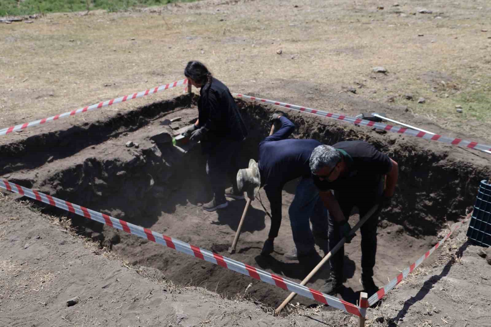 Anavarza Antik Kenti’nde Anadolu ve Türkiye’deki en erken tarihli caminin kalıntılarına ulaşıldı
