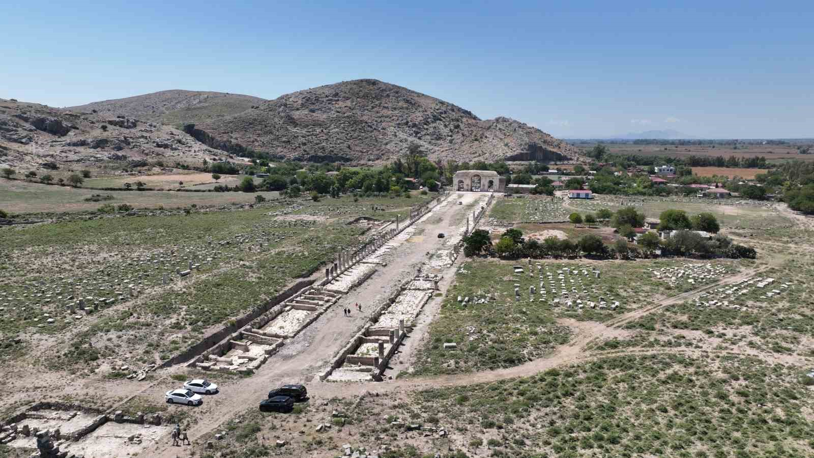 Anavarza Antik Kenti’nde Anadolu ve Türkiye’deki en erken tarihli caminin kalıntılarına ulaşıldı
