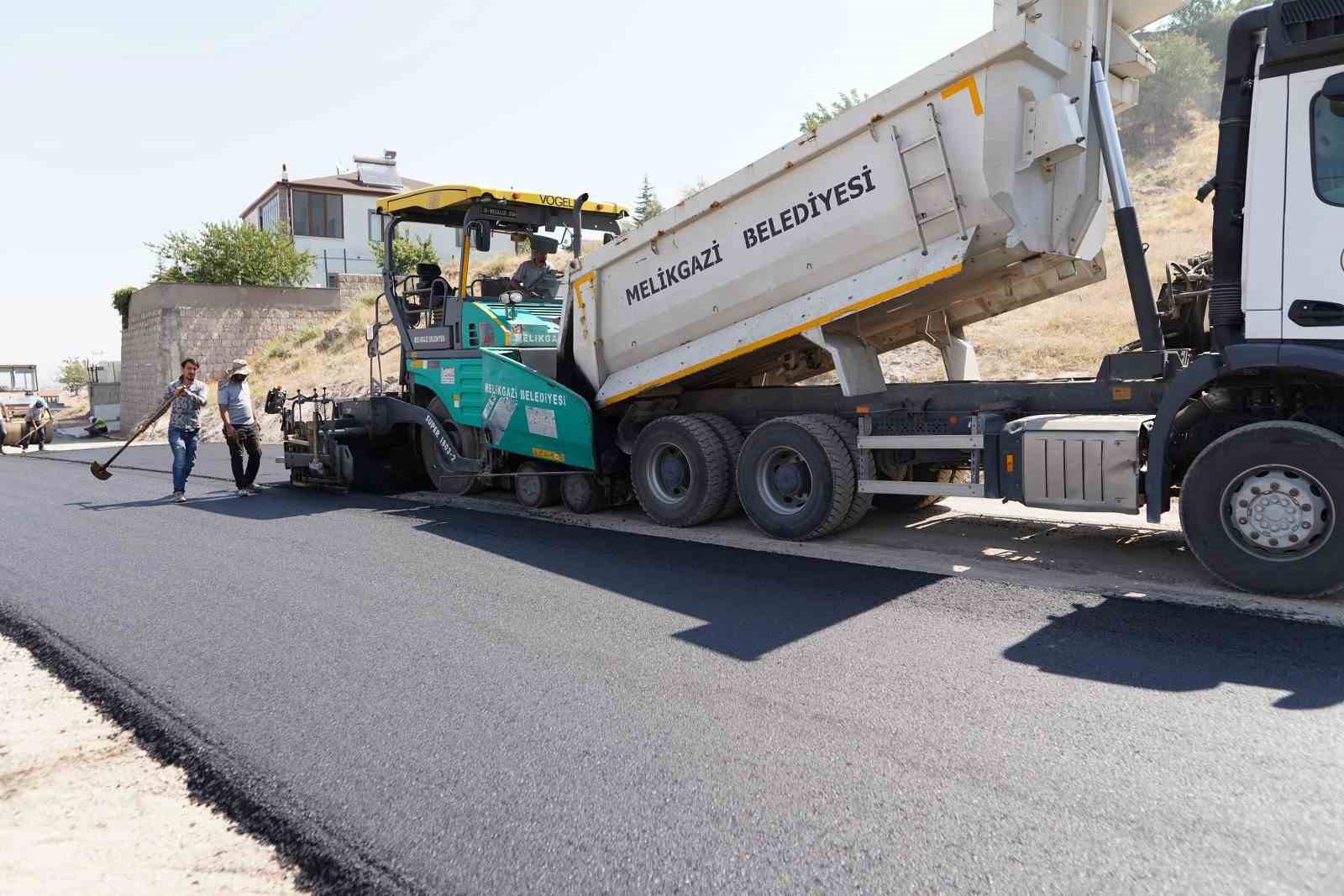 Melikgazi Belediyesi Mimarsinan Mahallesi’ne yeni yollar kazandırdı
