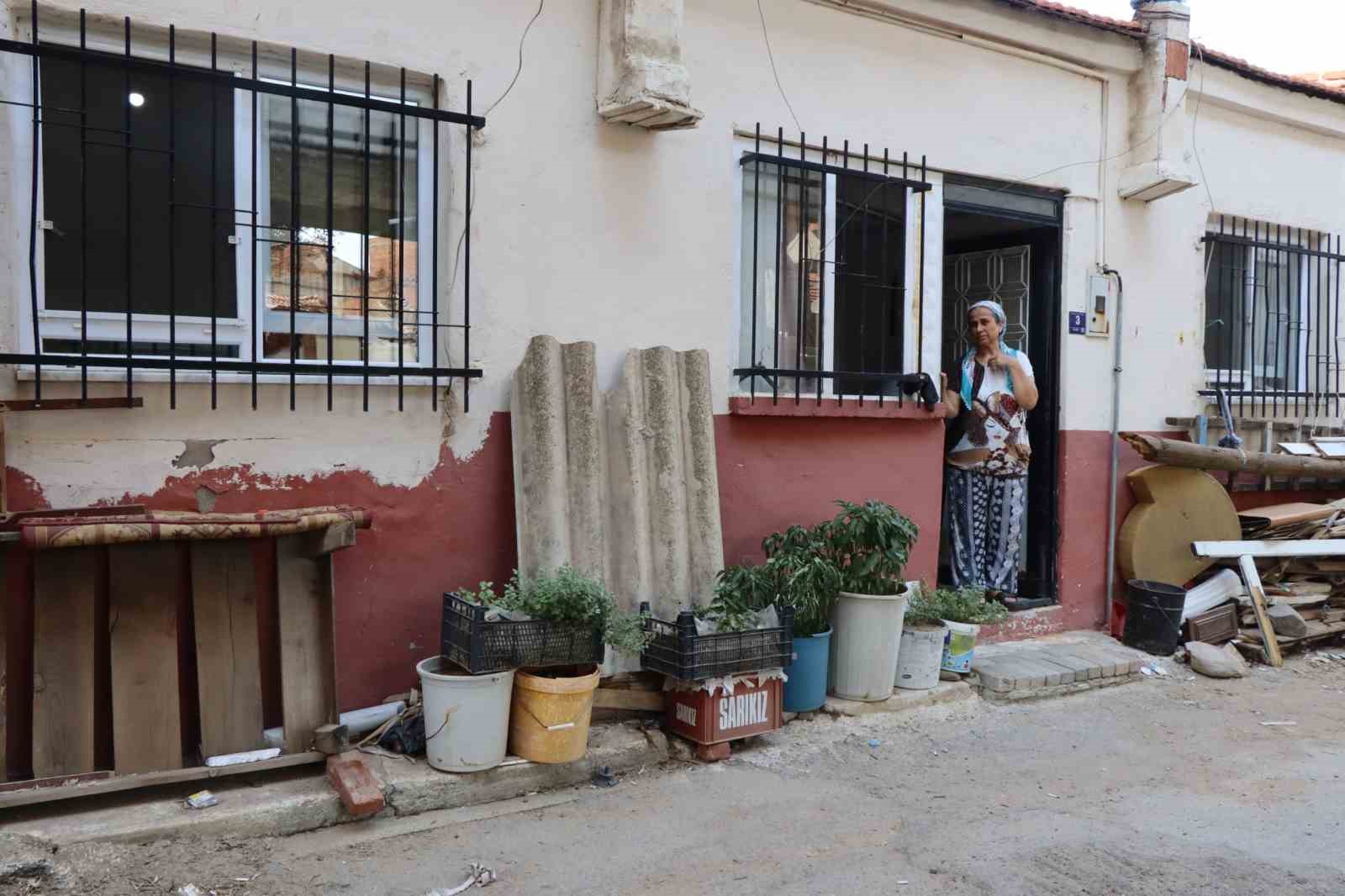 Başkan Tetik, kendi elleri ile tekerlekli sandalyeyi teslim etti
