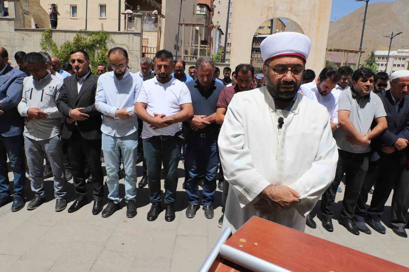 Haniye için Hakkari’de gıyabi cenaze namazı kılındı
