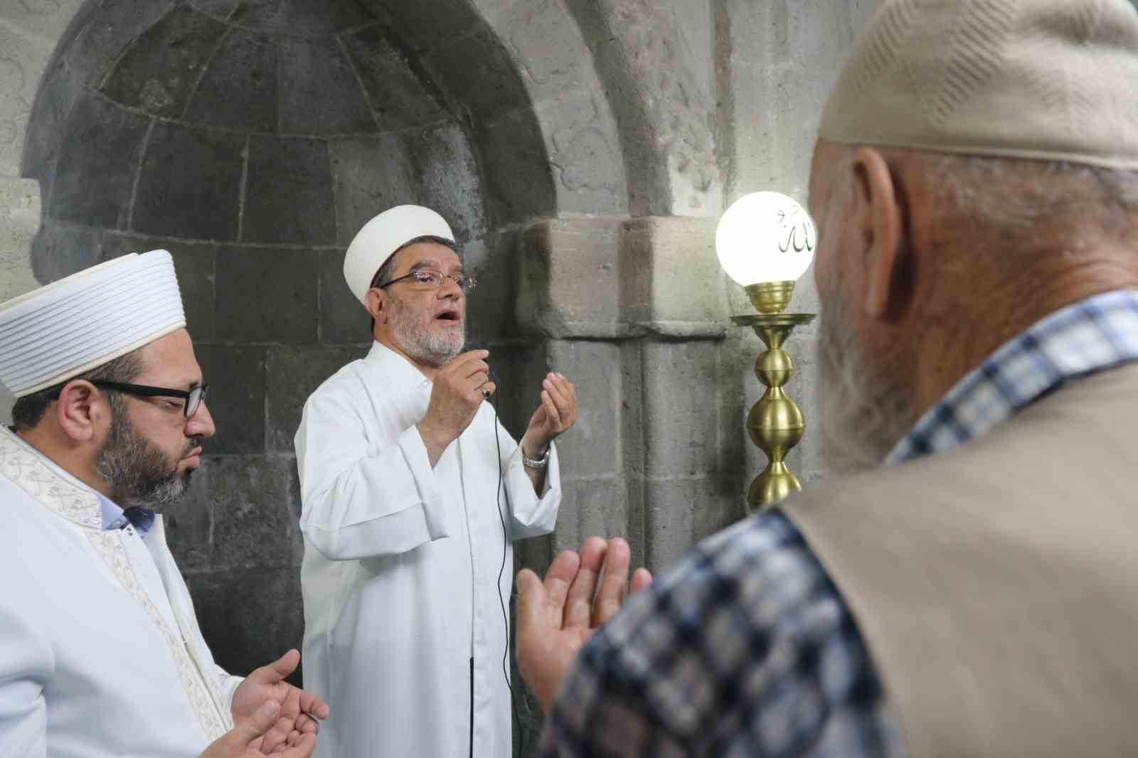 Haniye için Bitlis’te gıyabi cenaze namazı kılındı
