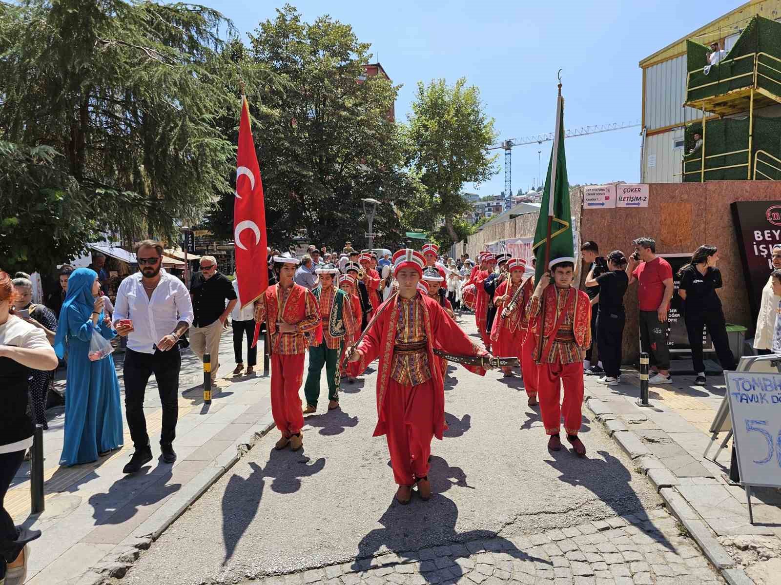 Gölcük’te 78 çocuğa sünnet şöleni düzenlendi
