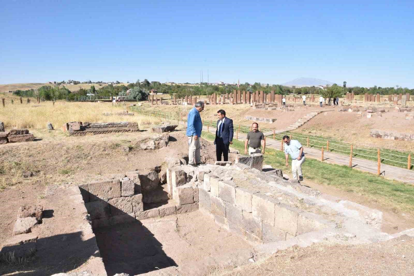 Kaymakam Bingöl, kazı çalışmalarını inceledi
