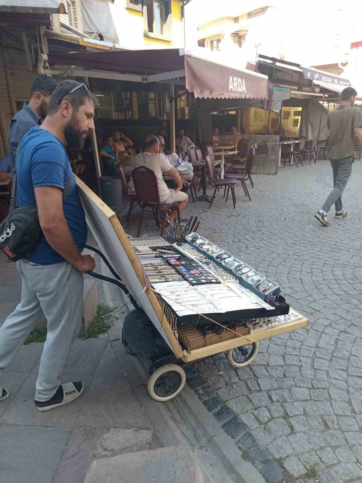 Odunpazarı’nda zabıtasından seyyar satıcı ve dilenci operasyonu
