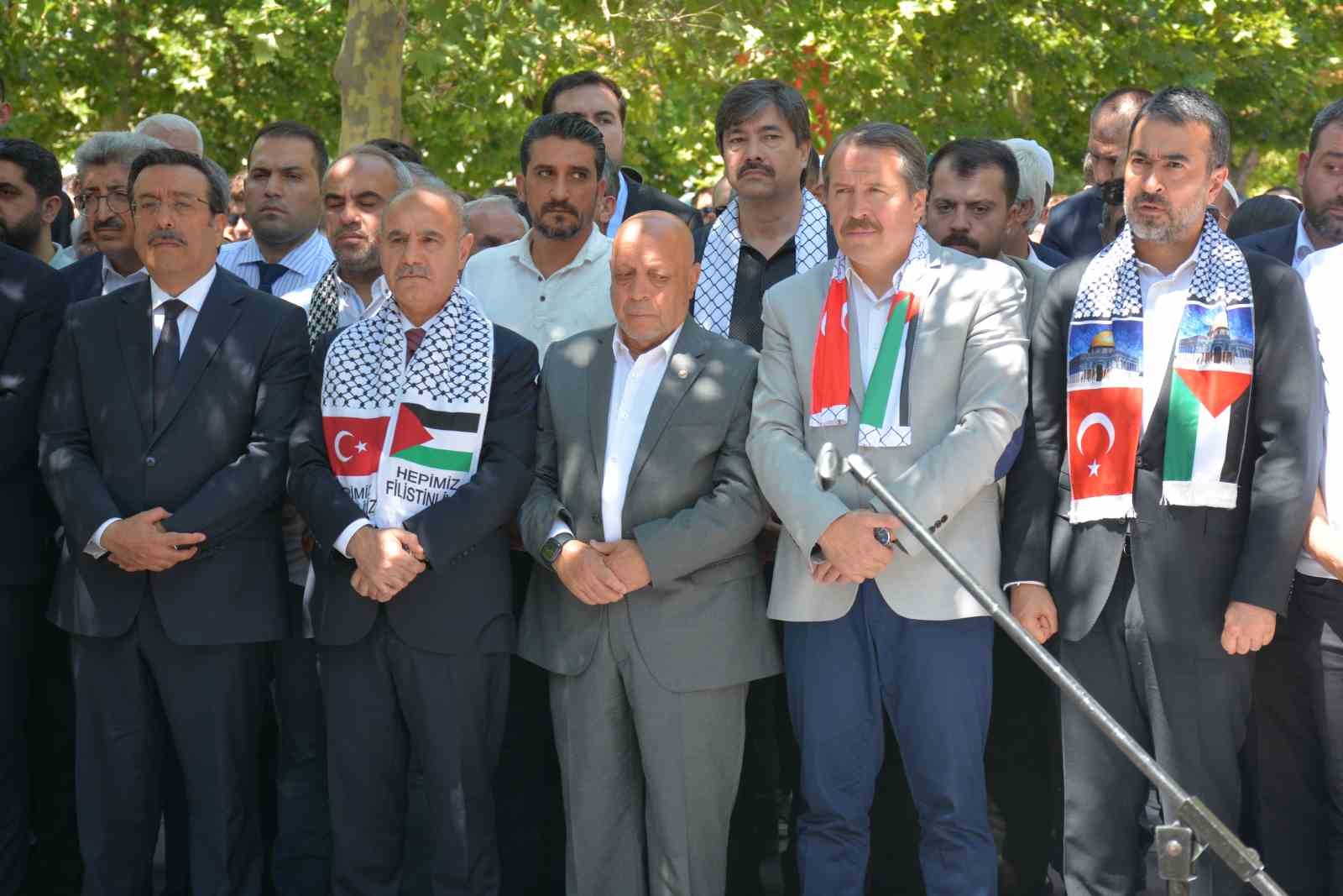 Hacı Bayram-ı Veli Camii’nde eller semaya Haniye için kalktı
