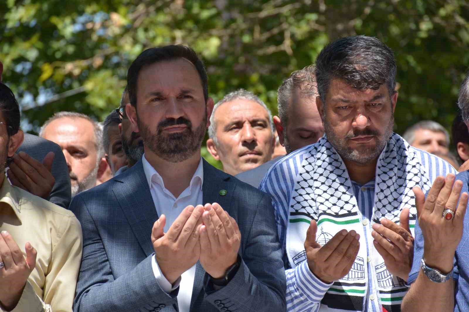 Hacı Bayram-ı Veli Camii’nde eller semaya Haniye için kalktı
