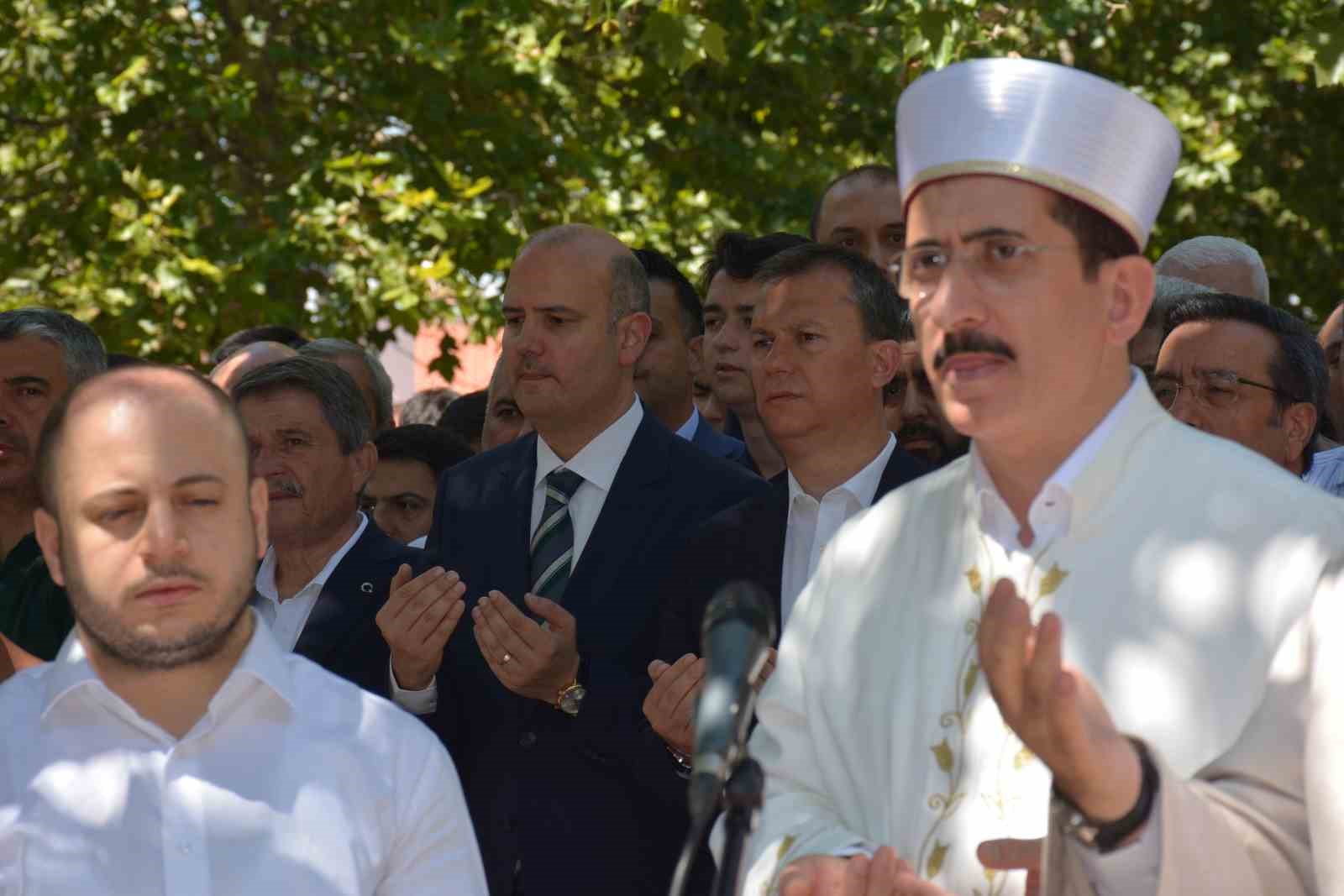 Hacı Bayram-ı Veli Camii’nde eller semaya Haniye için kalktı
