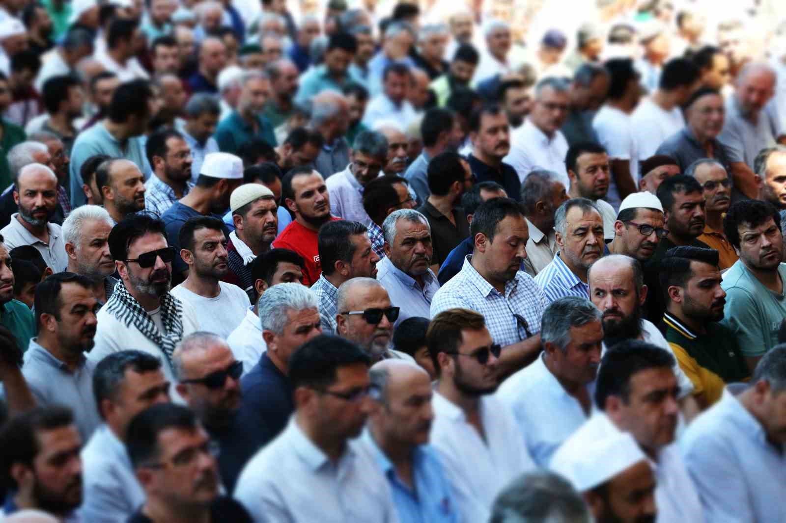 Abdülhamit Han Camii’nde Haniye için gıyabi cenaze namazı
