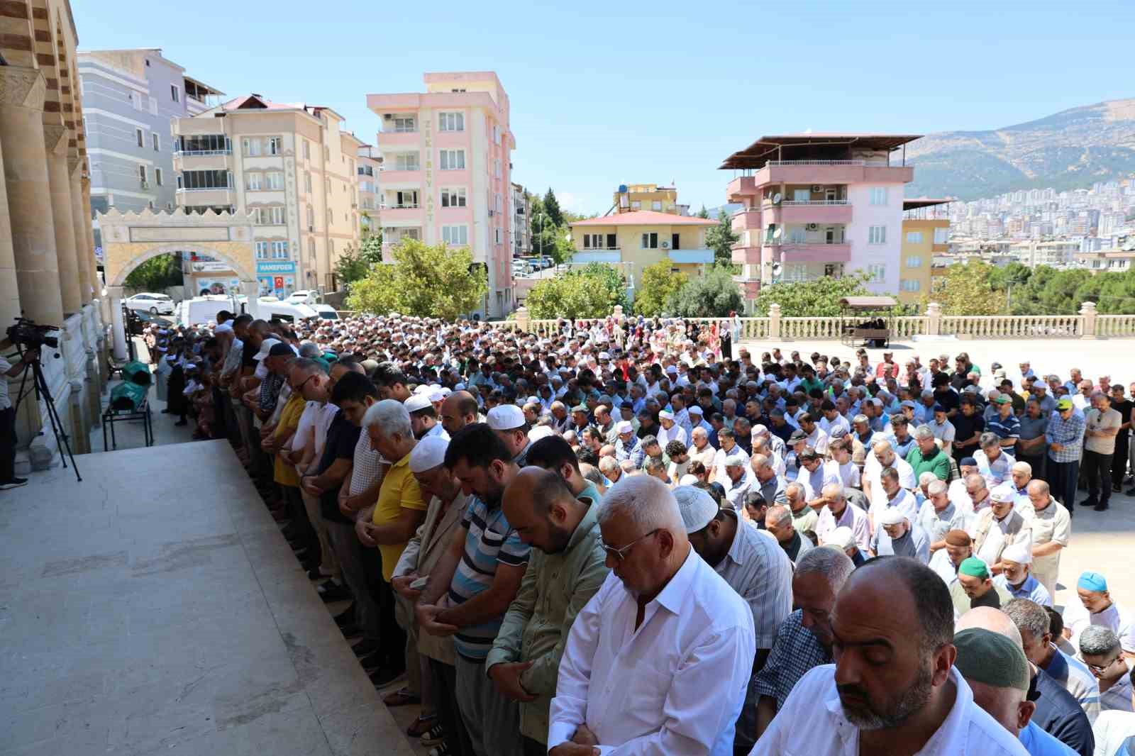 Abdülhamit Han Camii’nde Haniye için gıyabi cenaze namazı
