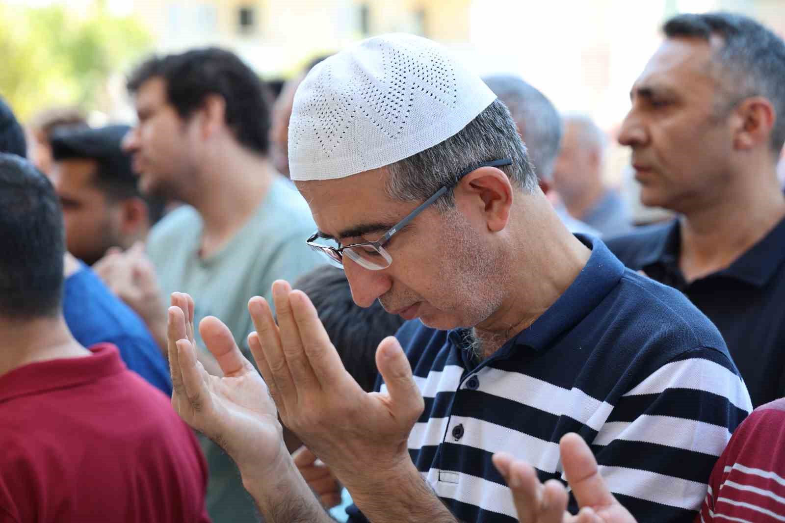 Abdülhamit Han Camii’nde Haniye için gıyabi cenaze namazı
