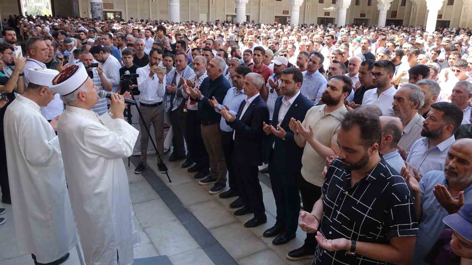 Gaziantep’te İsmail Haniye için gıyabi cenaze namazı kılındı
