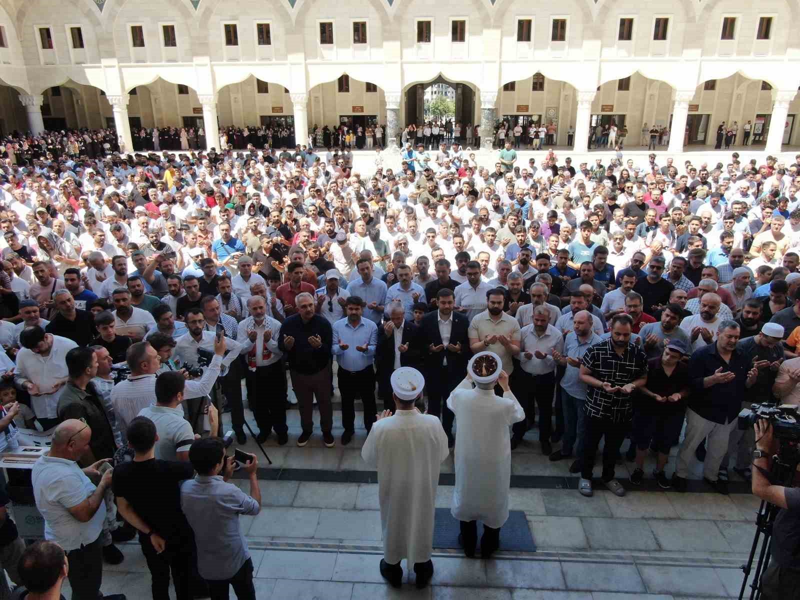 Gaziantep’te İsmail Haniye için gıyabi cenaze namazı kılındı
