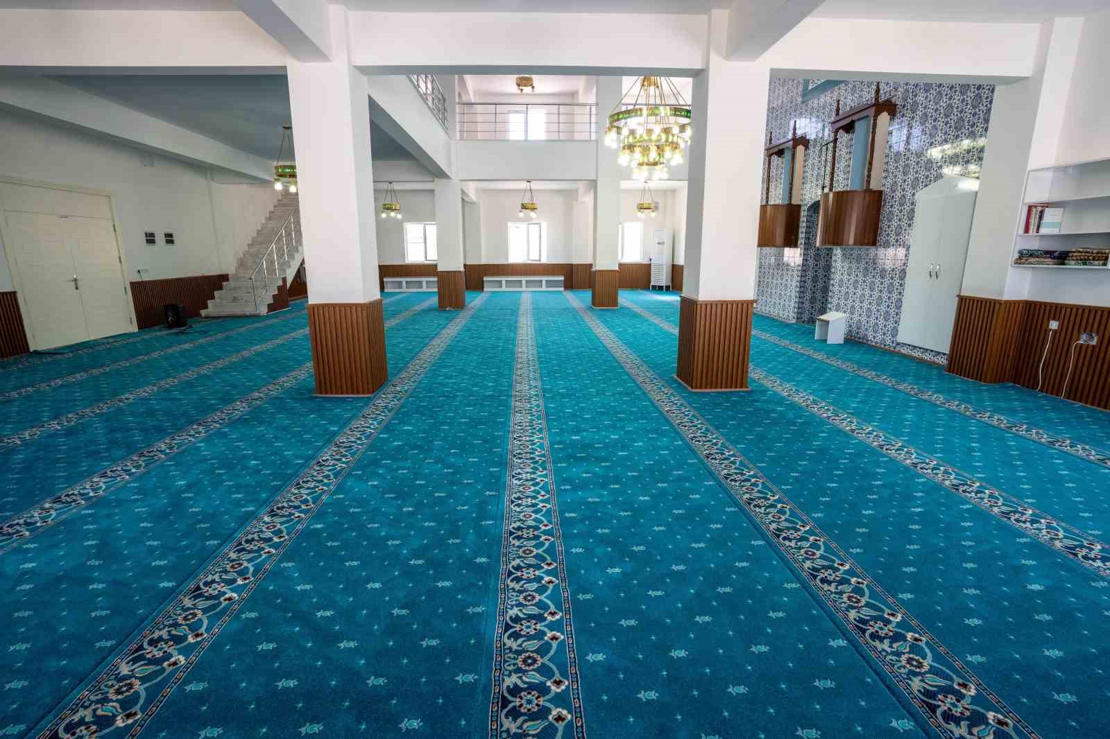 Hasarlı cami imece usulüyle yeniden ibadete açıldı
