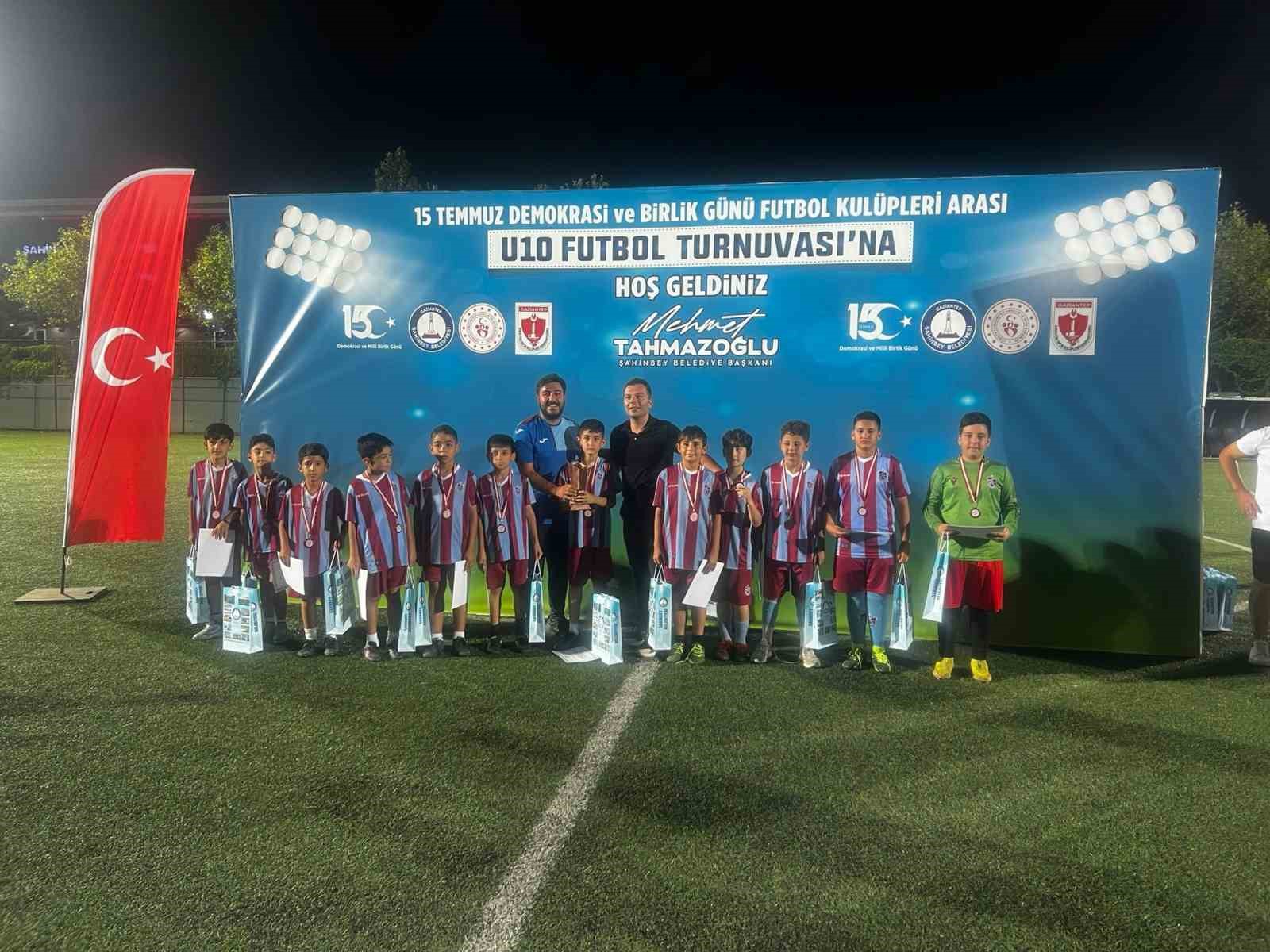 Minik futbolcular Şahinbey Belediyesi’nin organizasyonunda karşı karşıya geldi
