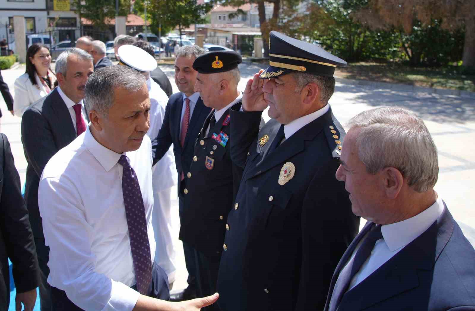 Bakan Yerlikaya, Haniye için kılınan gıyabi cenaze namazına katıldı
