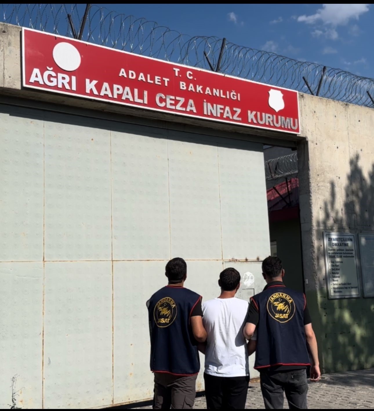 Ağrı’da iki aranan şahıs yakalandı
