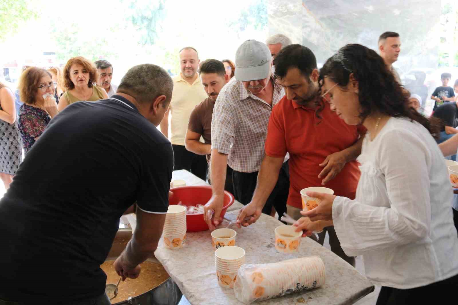 Fethiye Kaymakamlığı’ndan geleneksel aşure ikramı
