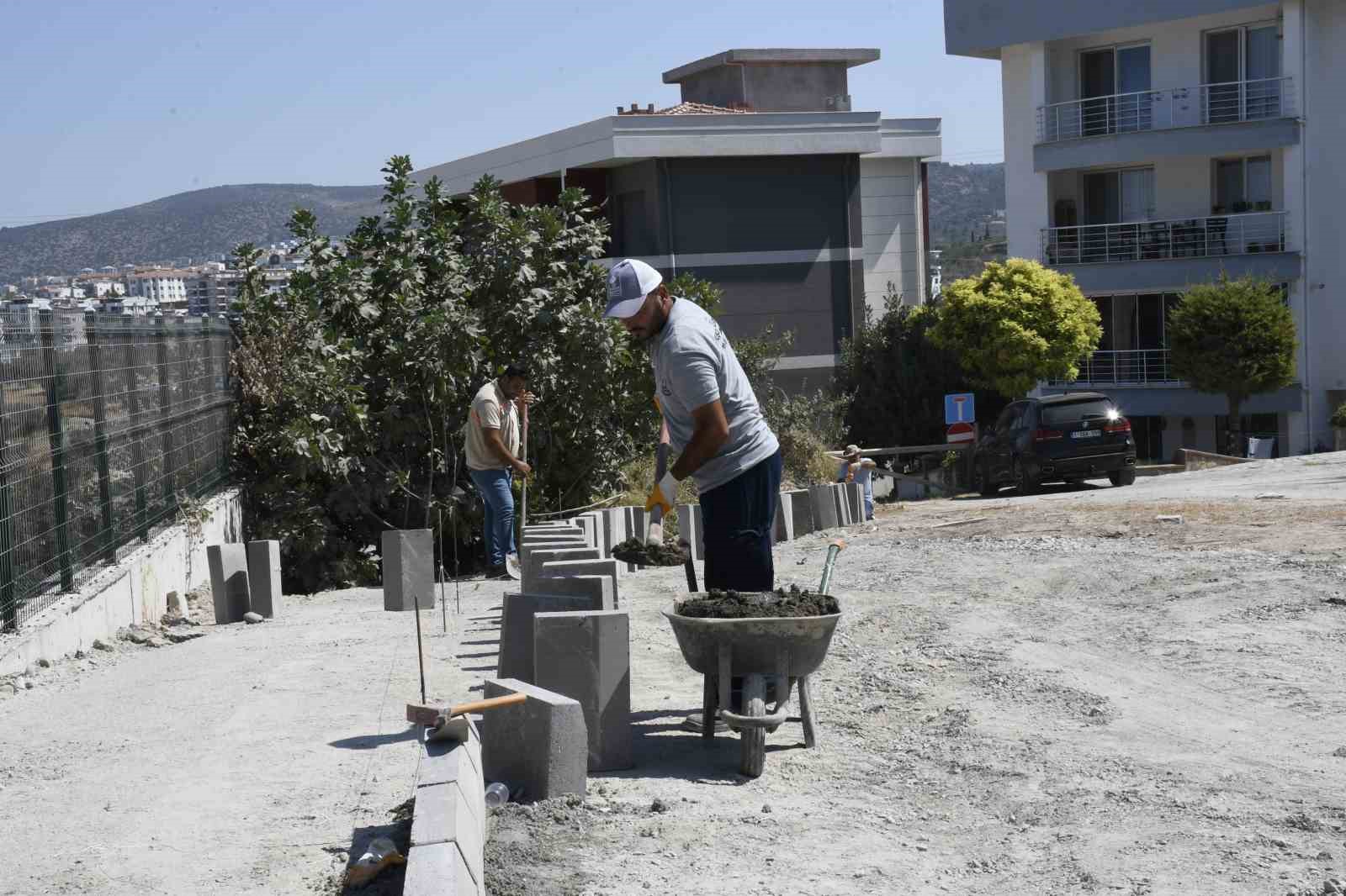 Kuşadası’nda yol yapım ve bakım çalışmaları sürüyor
