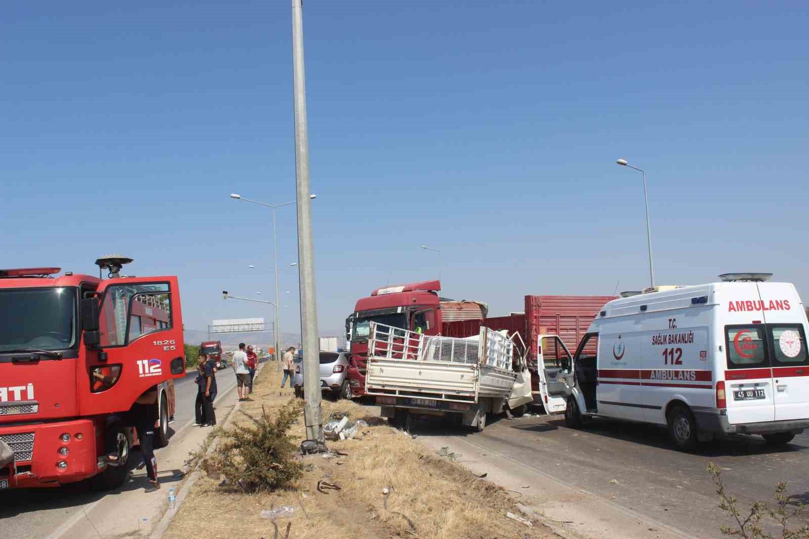 Manisa’da zincirleme kaza: 3 yaralı
