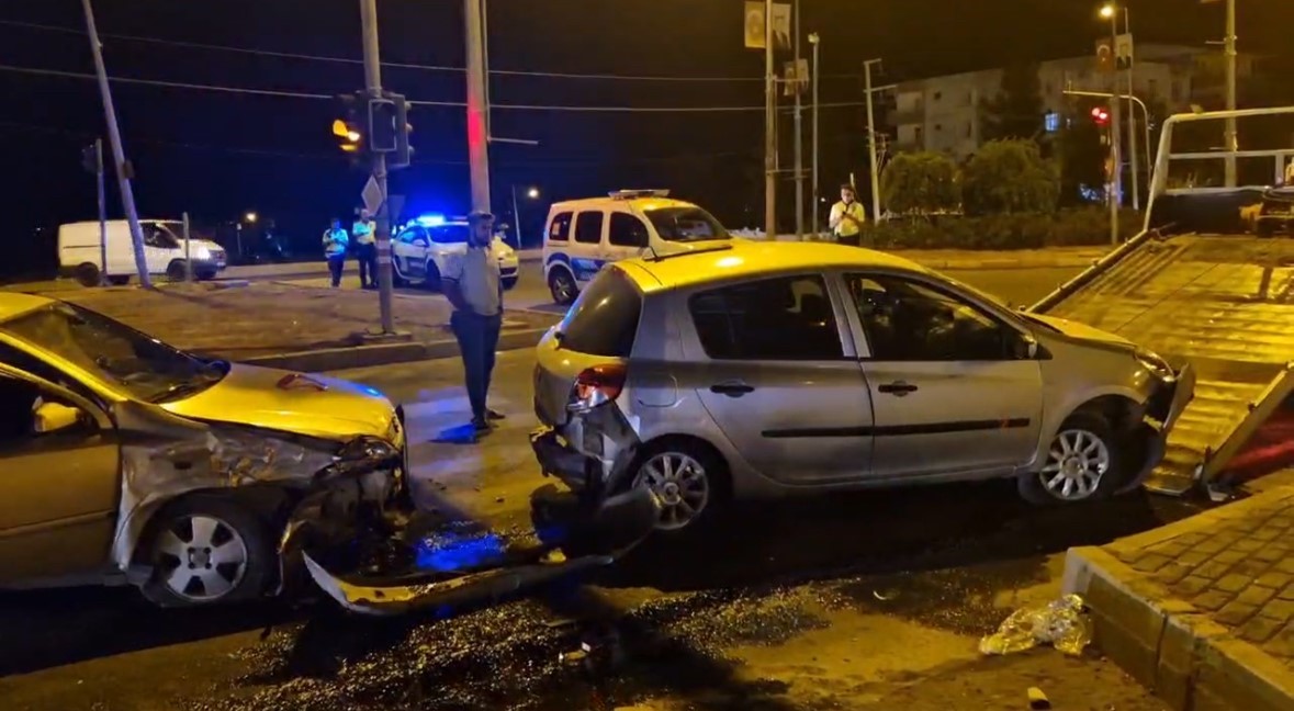 Diyarbakır’da 3 aracın karıştığı zincirleme kazada 7 kişi yaralandı
