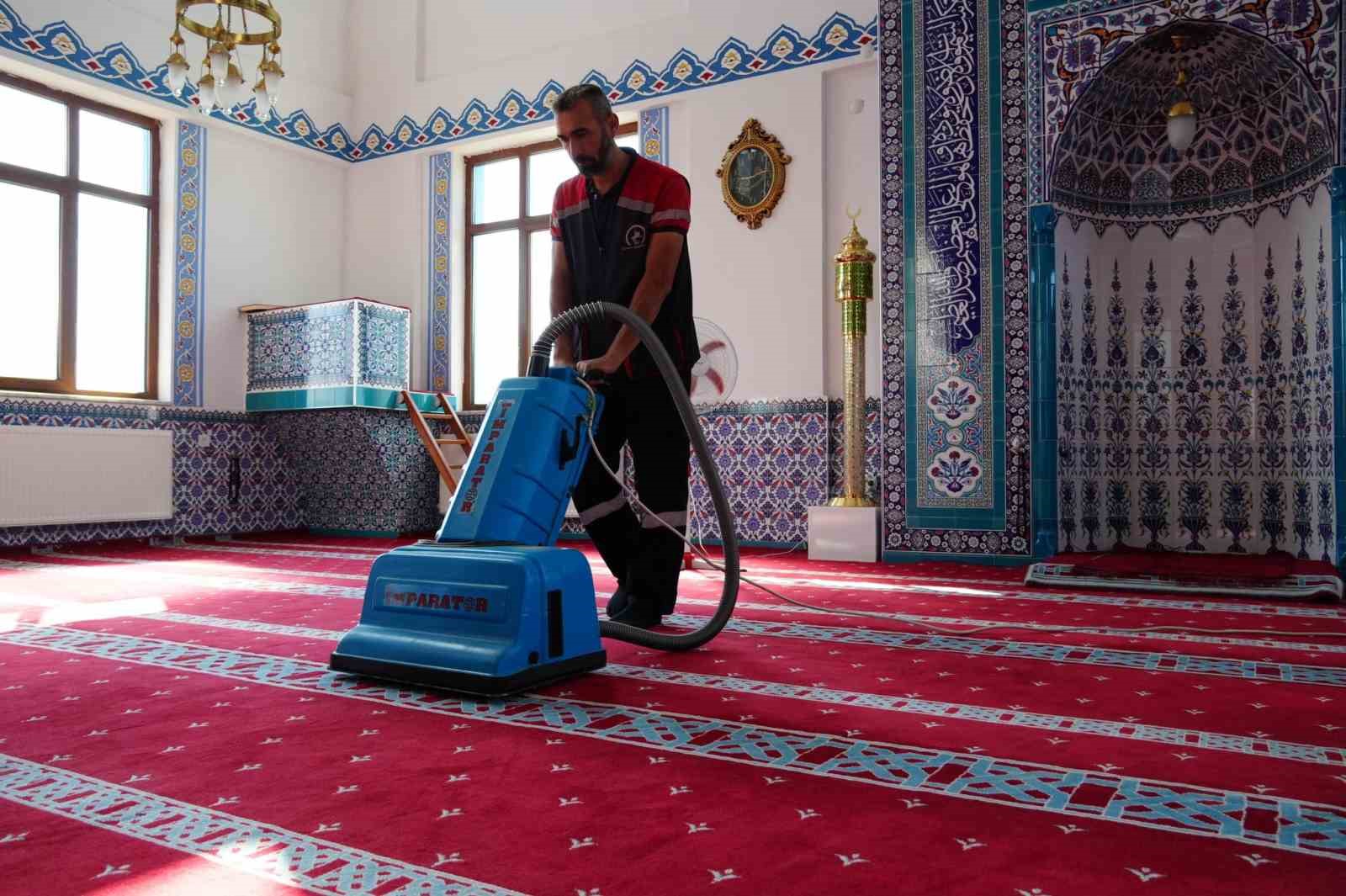 Düzce Belediyesinden ibadethanelere özel önem
