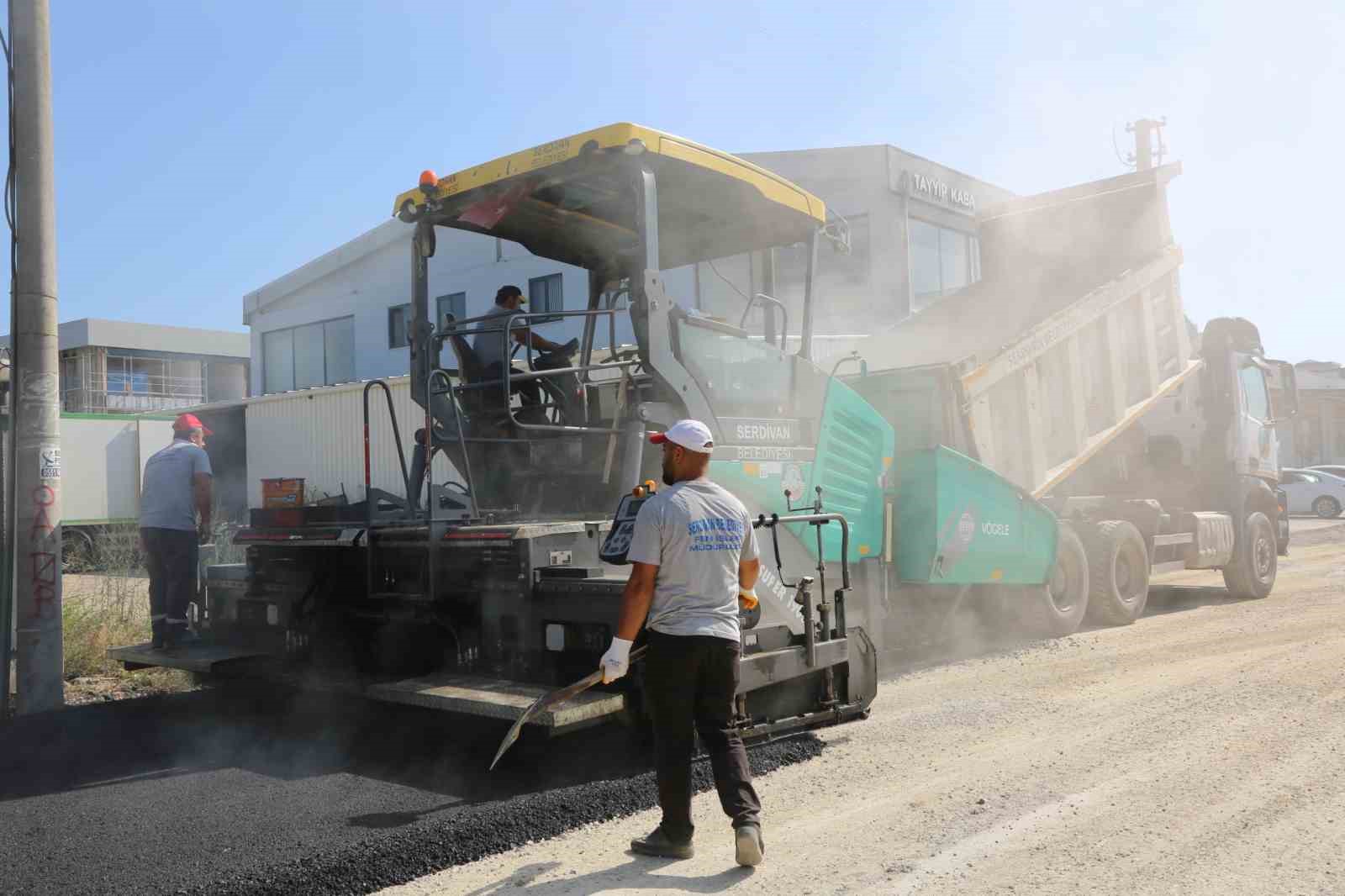 Serdivan’da asfalt çalışmaları sürüyor
