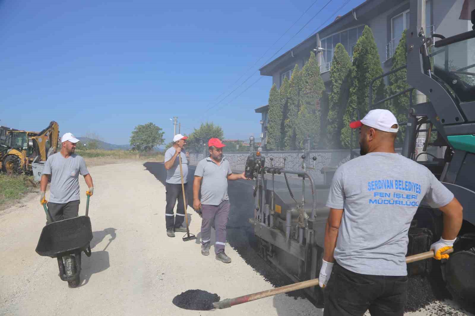 Serdivan’da asfalt çalışmaları sürüyor
