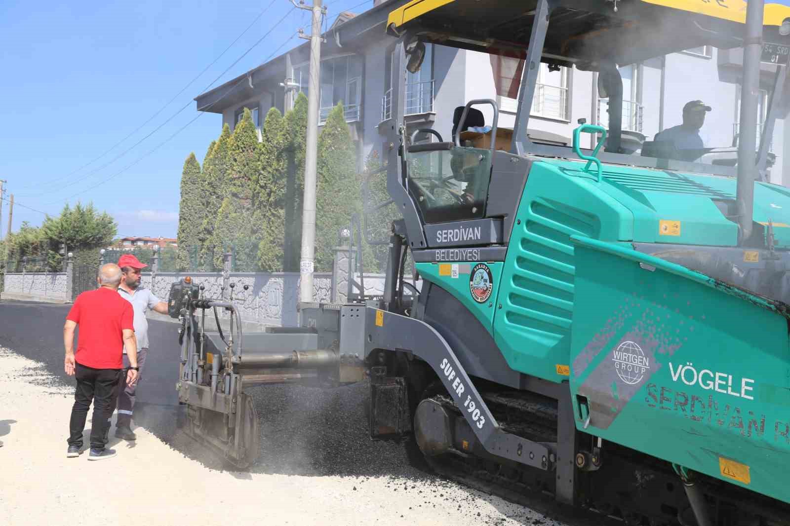 Serdivan’da asfalt çalışmaları sürüyor
