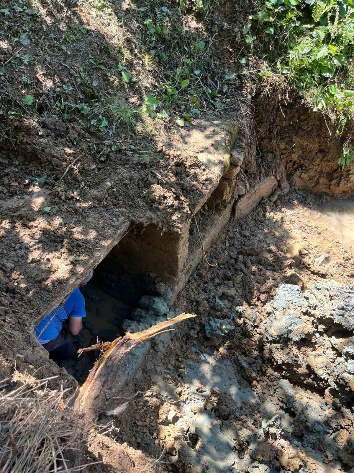 Bir asırlık çeşmeyi gün yüzüne çıkarttılar
