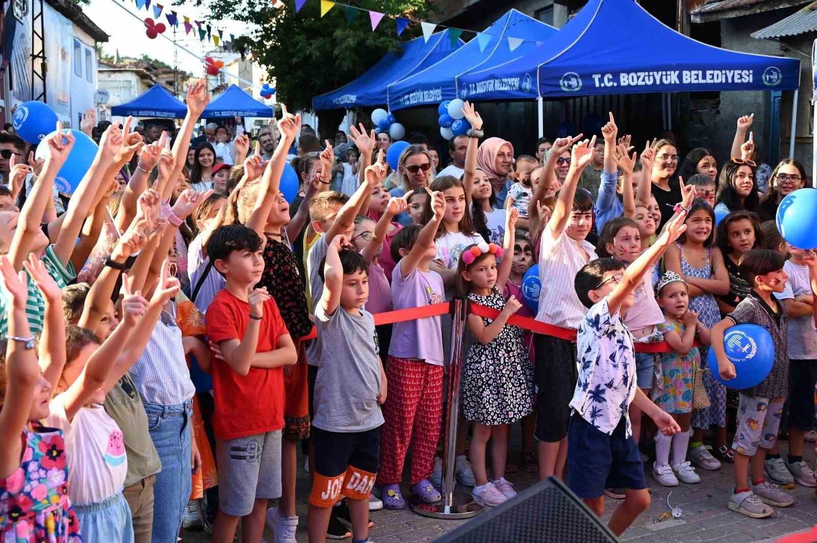 Bozüyük’te çocuklar 3’üncü Geleneksel Sanatevi Panayırı’nda çok eğlendi
