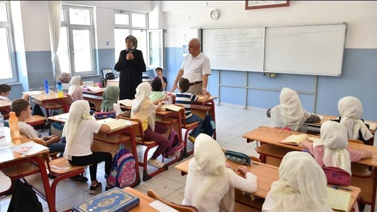 Kur’an Kursuna giden minik öğrencilerden Filistin’e destek
