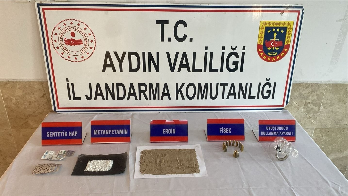 Pansiyon odasında uyuşturucu madde ile yakalandı
