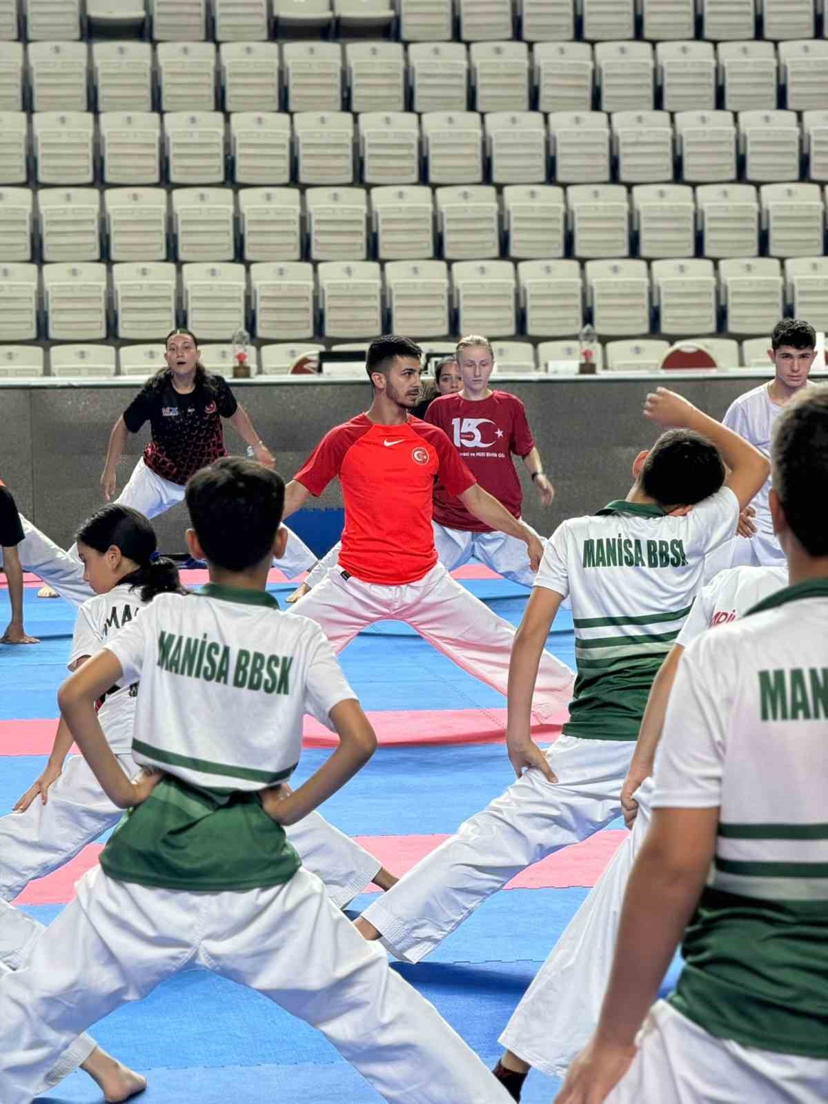 Manisa BBSK, olimpik karate yaz kampına katıldı
