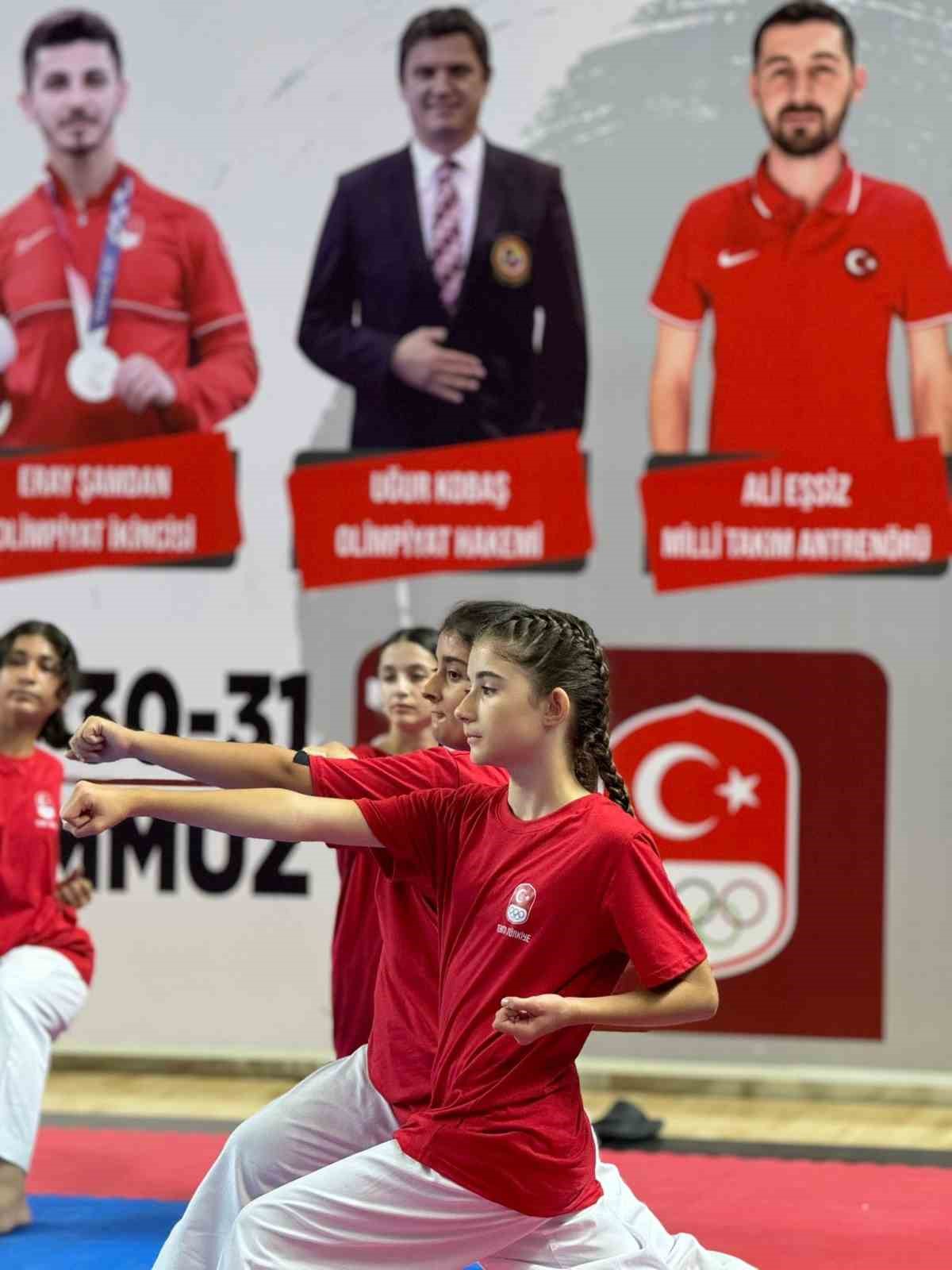 Manisa BBSK, olimpik karate yaz kampına katıldı
