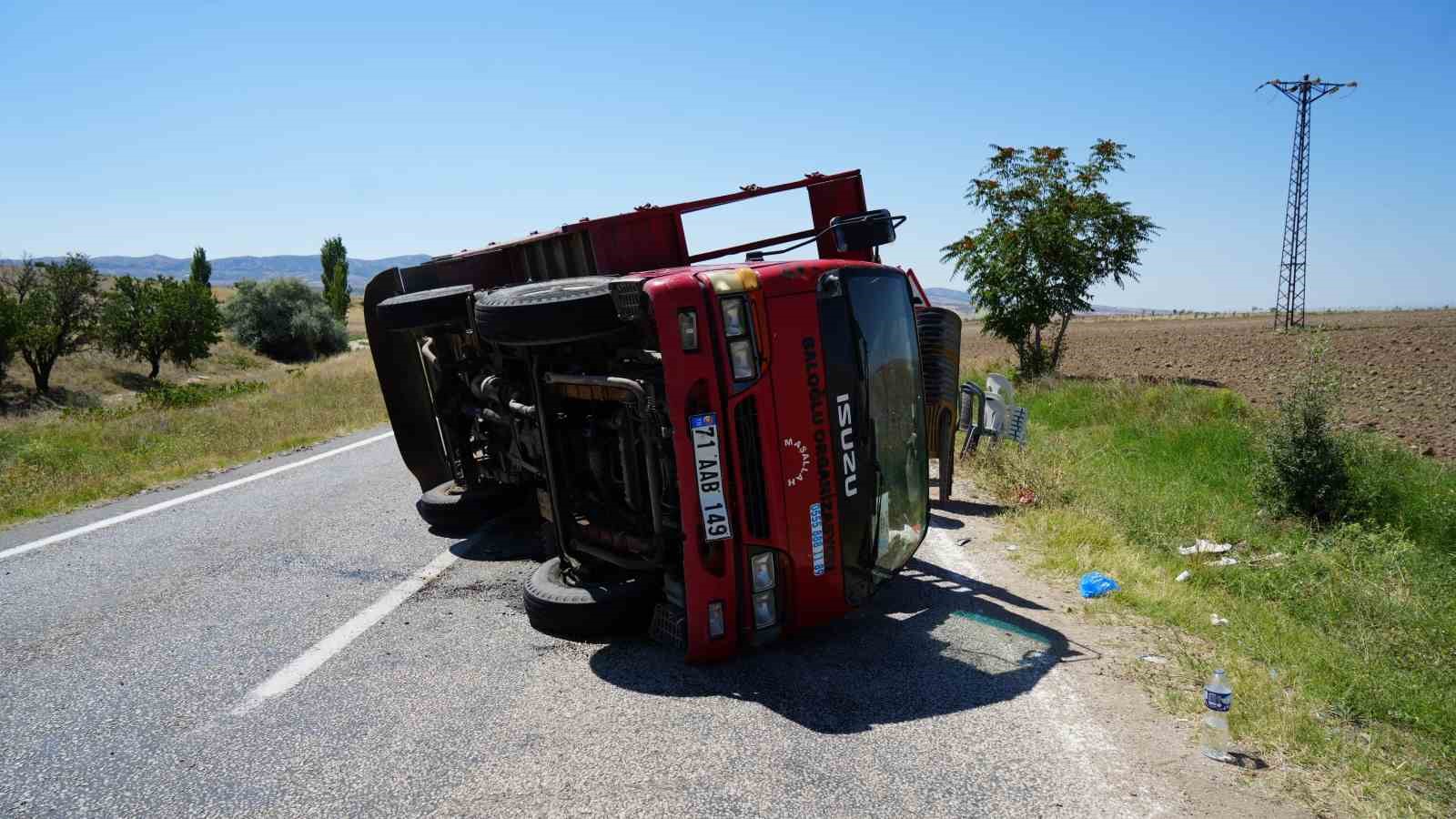 Kırıkkale’de kamyonet devrildi: 8 yaralı
