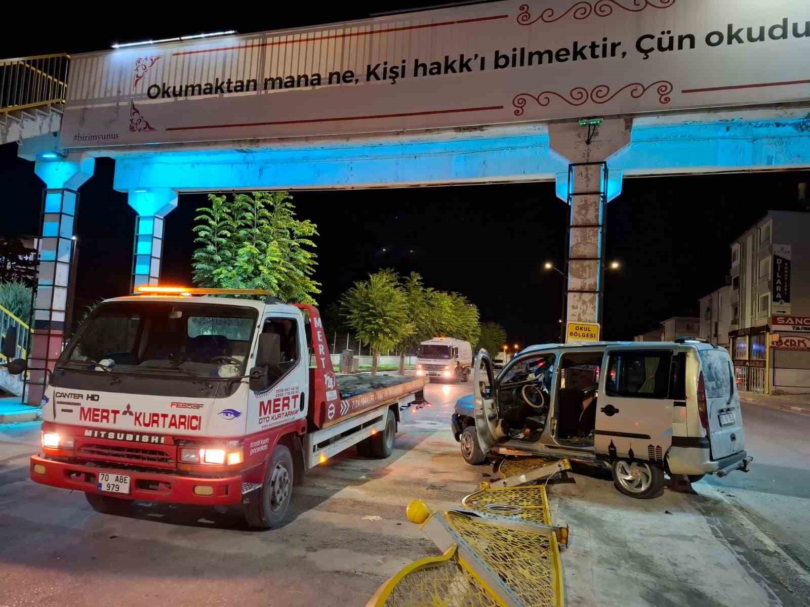 Kadının öldüğü, kocasının da ağır yaralandığı kaza anı kamerada
