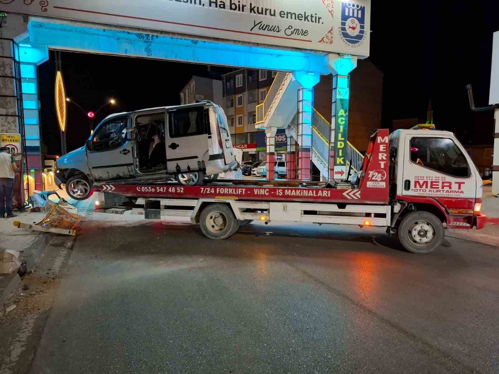 Kadının öldüğü, kocasının da ağır yaralandığı kaza anı kamerada
