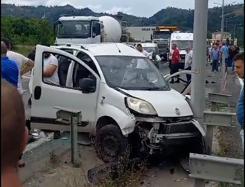 Rize’de trafik kazası: 1’i ağır 2 yaralı
